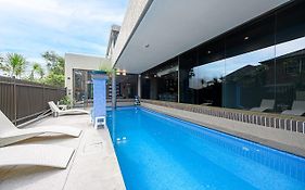 Putney Brand New Luxury House Pool & Waterview